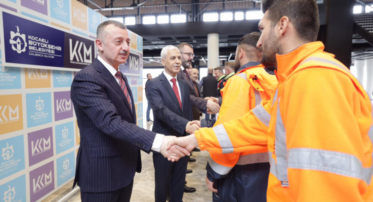 Başkan Büyükakın, Büyükşehir personeliyle bayramlaştı
