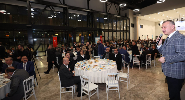 Başkan Büyükakın, Ağrı ve Trabzon il derneklerinin iftar programına katıldı