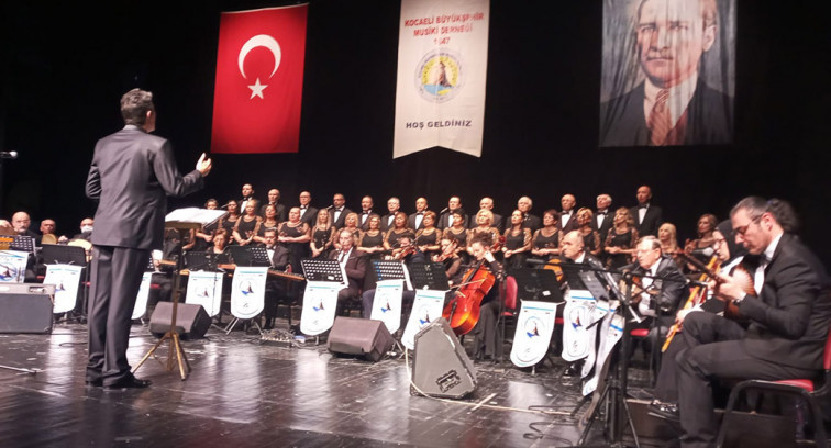 Büyükşehir TSM Korosu'ndan muhteşem konser